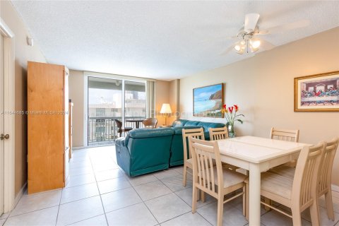 Condo in Miami Beach, Florida, 1 bedroom  № 1327748 - photo 5