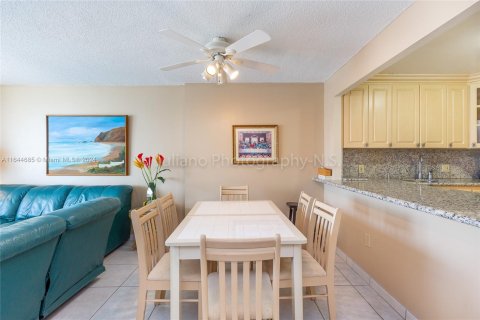 Condominio en venta en Miami Beach, Florida, 1 dormitorio, 60.85 m2 № 1327748 - foto 6