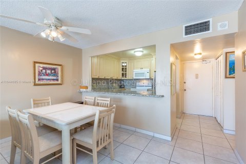 Condominio en venta en Miami Beach, Florida, 1 dormitorio, 60.85 m2 № 1327748 - foto 4