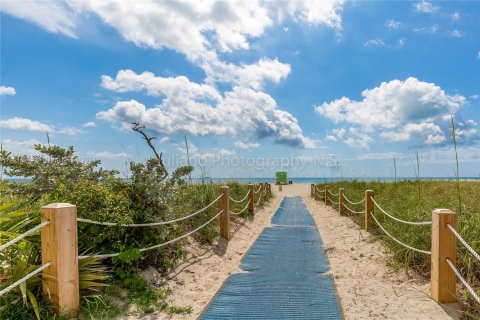 Condo in Miami Beach, Florida, 1 bedroom  № 1327748 - photo 24