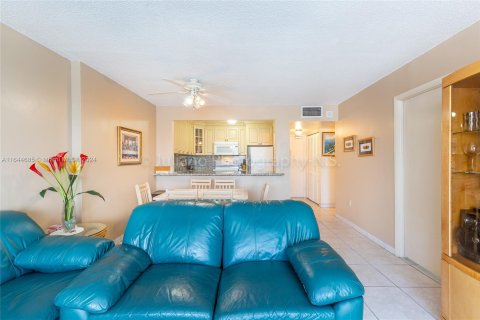 Condominio en venta en Miami Beach, Florida, 1 dormitorio, 60.85 m2 № 1327748 - foto 3