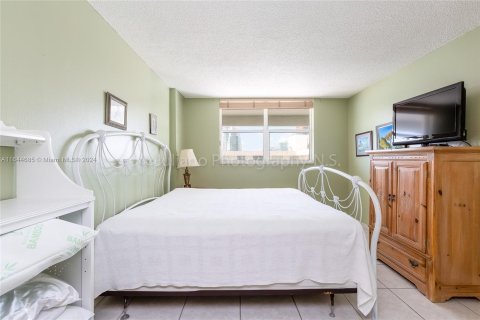 Condo in Miami Beach, Florida, 1 bedroom  № 1327748 - photo 19