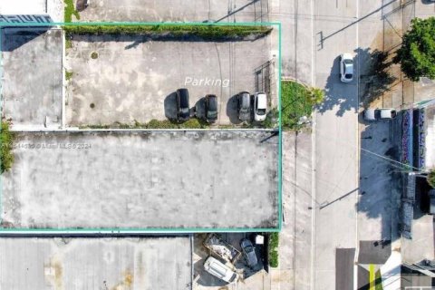 Propiedad comercial en venta en Miami, Florida № 1327808 - foto 3