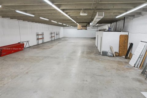 Propiedad comercial en venta en Miami, Florida № 1327808 - foto 7