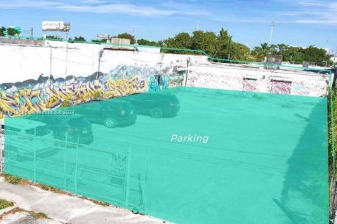 Propiedad comercial en venta en Miami, Florida № 1327808 - foto 2