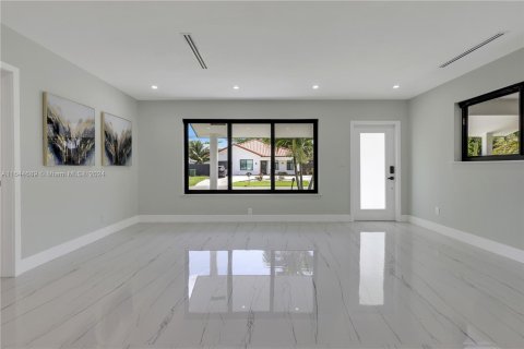 House in Fort Lauderdale, Florida 3 bedrooms № 1327750 - photo 4