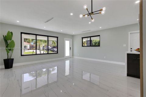 House in Fort Lauderdale, Florida 3 bedrooms № 1327750 - photo 5