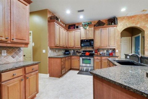 House in Tampa, Florida 5 bedrooms, 343.27 sq.m. № 1430715 - photo 15