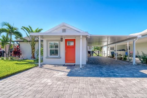 Villa ou maison à vendre à Redington Shores, Floride: 2 chambres, 88.81 m2 № 1349479 - photo 1