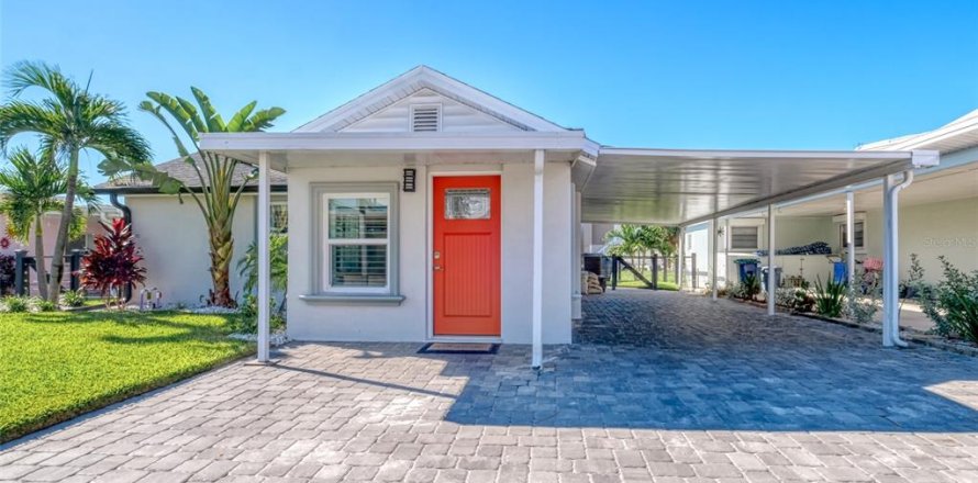 Casa en Redington Shores, Florida 2 dormitorios, 88.81 m2 № 1349479