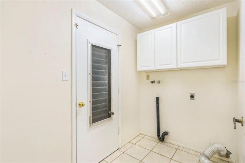 House in New Port Richey, Florida 2 bedrooms, 111.48 sq.m. № 1349485 - photo 3