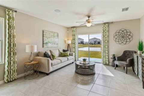 Casa en venta en Zephyrhills, Florida, 5 dormitorios, 227.89 m2 № 1361940 - foto 6