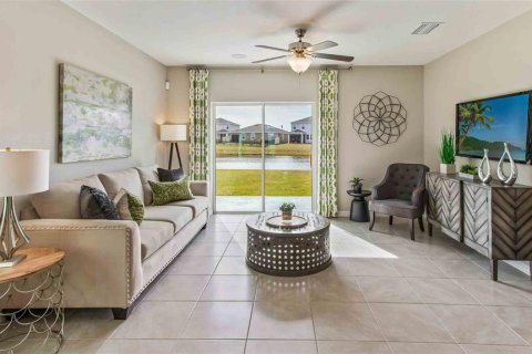 Casa en venta en Zephyrhills, Florida, 5 dormitorios, 227.89 m2 № 1361940 - foto 5