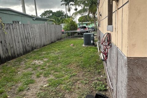 Casa en venta en Opa-locka, Florida, 3 dormitorios, 104.61 m2 № 1225776 - foto 8