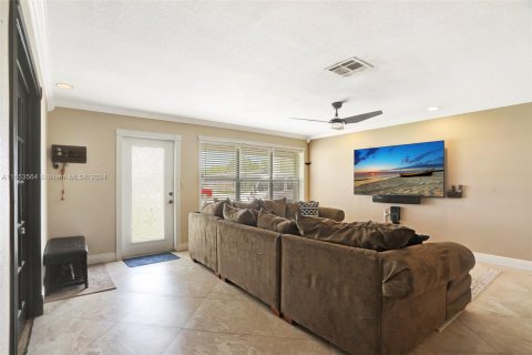 Casa en venta en Pompano Beach, Florida, 4 dormitorios, 193.98 m2 № 1348591 - foto 13