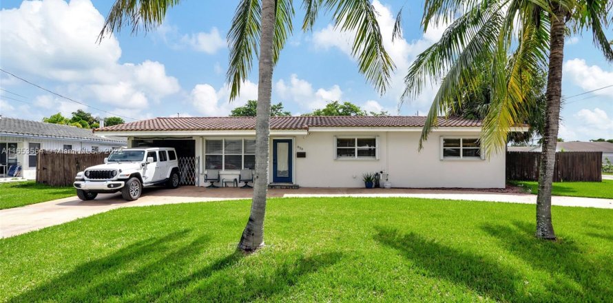 Villa ou maison à Pompano Beach, Floride 4 chambres, 193.98 m2 № 1348591