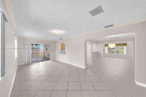 Villa ou maison à vendre à Pembroke Pines, Floride: 4 chambres, 182.65 m2 № 1348590 - photo 8