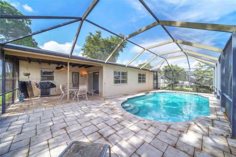 Villa ou maison à vendre à Pembroke Pines, Floride: 4 chambres, 182.65 m2 № 1348590 - photo 19