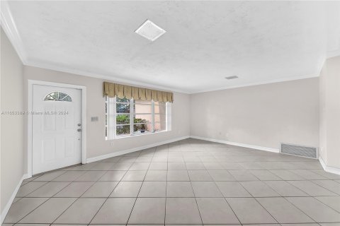 Villa ou maison à vendre à Pembroke Pines, Floride: 4 chambres, 182.65 m2 № 1348590 - photo 4