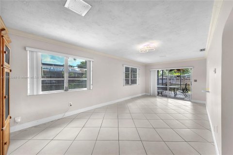 Villa ou maison à vendre à Pembroke Pines, Floride: 4 chambres, 182.65 m2 № 1348590 - photo 9