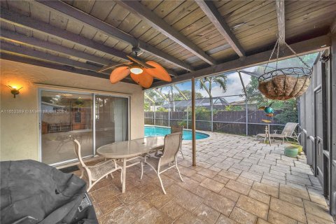 Casa en venta en Pembroke Pines, Florida, 4 dormitorios, 182.65 m2 № 1348590 - foto 16