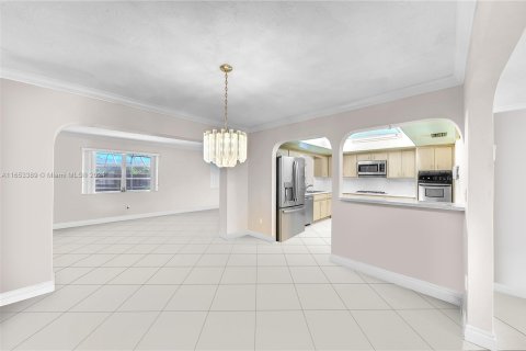 Villa ou maison à vendre à Pembroke Pines, Floride: 4 chambres, 182.65 m2 № 1348590 - photo 5