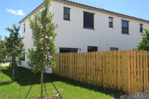 Townhouse in Homestead, Florida 3 bedrooms, 123.37 sq.m. № 1328324 - photo 3