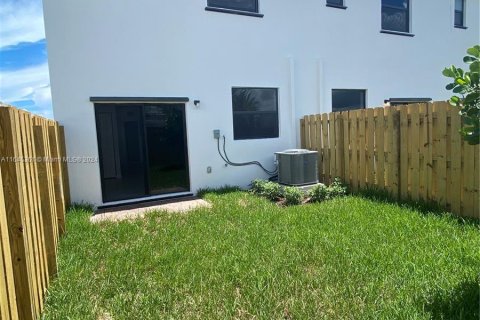 Townhouse in Homestead, Florida 3 bedrooms, 123.37 sq.m. № 1328324 - photo 4