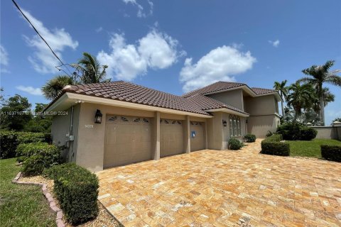 Casa en venta en Fort Myers, Florida, 4 dormitorios № 1309317 - foto 2