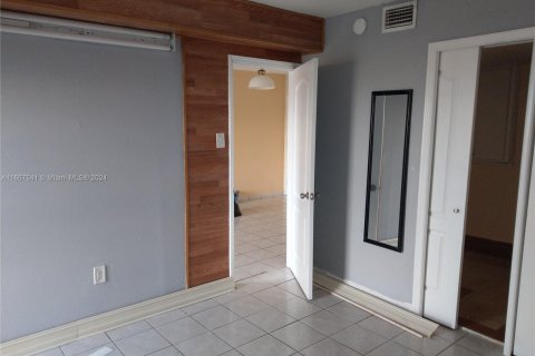 Condo in Miami, Florida, 2 bedrooms  № 1389626 - photo 8