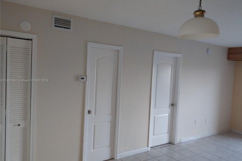 Copropriété à vendre à Miami, Floride: 2 chambres, 66.43 m2 № 1389626 - photo 7