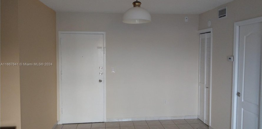 Condo in Miami, Florida, 2 bedrooms  № 1389626