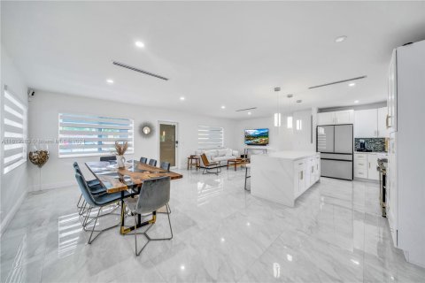 Casa en venta en Miami, Florida, 4 dormitorios, 164.53 m2 № 1309924 - foto 23