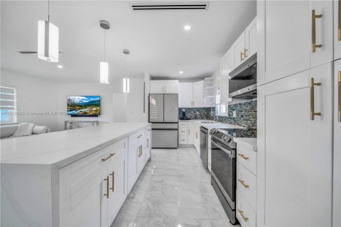 Casa en venta en Miami, Florida, 4 dormitorios, 164.53 m2 № 1309924 - foto 5