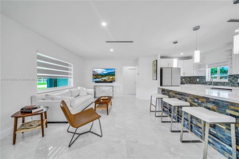 Villa ou maison à vendre à Miami, Floride: 4 chambres, 164.53 m2 № 1309924 - photo 3