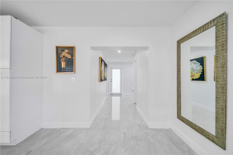 Casa en venta en Miami, Florida, 4 dormitorios, 164.53 m2 № 1309924 - foto 25