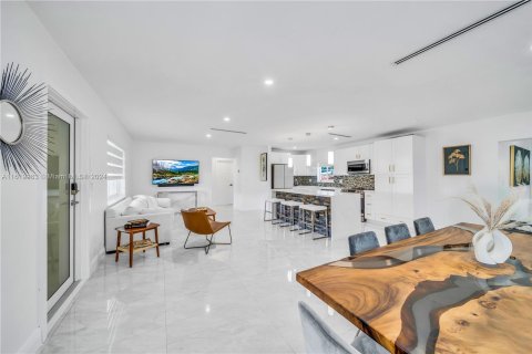 Casa en venta en Miami, Florida, 4 dormitorios, 164.53 m2 № 1309924 - foto 4