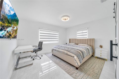 Villa ou maison à vendre à Miami, Floride: 4 chambres, 164.53 m2 № 1309924 - photo 11