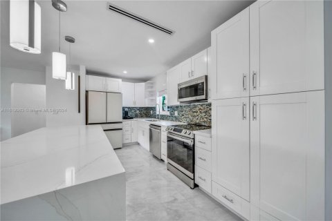 Casa en venta en Miami, Florida, 4 dormitorios, 164.53 m2 № 1309924 - foto 22