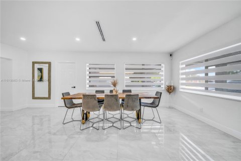 Casa en venta en Miami, Florida, 4 dormitorios, 164.53 m2 № 1309924 - foto 18