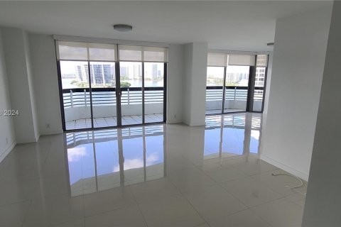 Condo in Aventura, Florida, 2 bedrooms  № 1309925 - photo 9