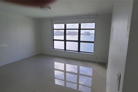 Condominio en venta en Aventura, Florida, 2 dormitorios, 126.44 m2 № 1309925 - foto 15