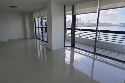 Condominio en venta en Aventura, Florida, 2 dormitorios, 126.44 m2 № 1309925 - foto 8