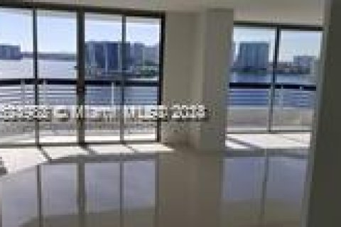 Condominio en venta en Aventura, Florida, 2 dormitorios, 126.44 m2 № 1309925 - foto 2