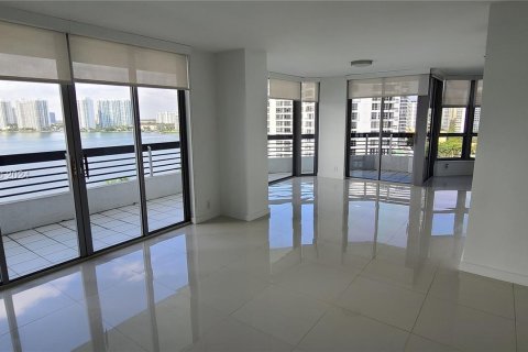 Copropriété à vendre à Aventura, Floride: 2 chambres, 126.44 m2 № 1309925 - photo 5