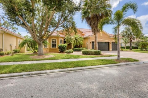 Villa ou maison à vendre à North Port, Floride: 5 chambres, 335.56 m2 № 1323406 - photo 4