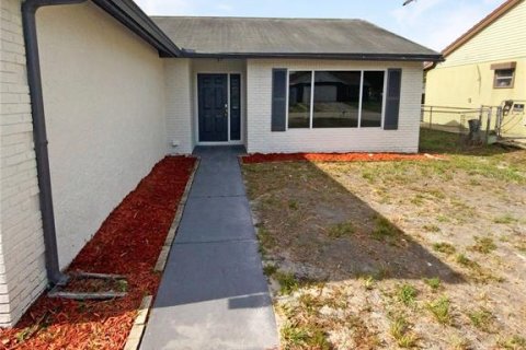 House in New Port Richey, Florida 2 bedrooms, 121.7 sq.m. № 1275240 - photo 9