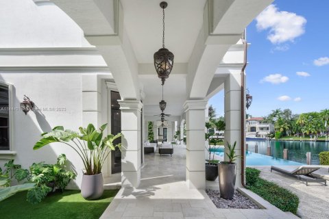 House in Coral Gables, Florida 8 bedrooms, 776.66 sq.m. № 711194 - photo 28