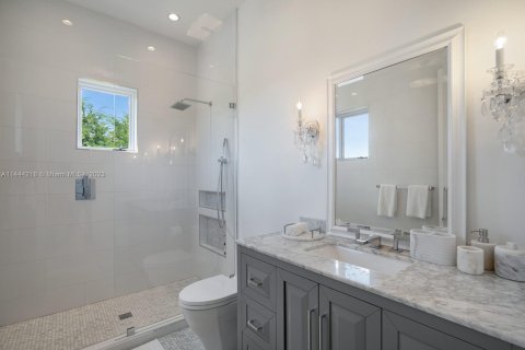 House in Coral Gables, Florida 8 bedrooms, 776.66 sq.m. № 711194 - photo 25