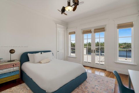House in Coral Gables, Florida 8 bedrooms, 776.66 sq.m. № 711194 - photo 24